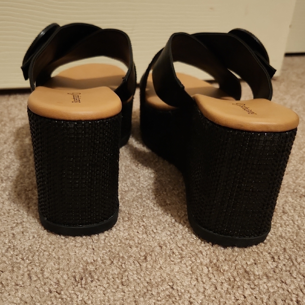 Baretraps Sydney Black Wedge Sandals, 11M, NWOT - Picture 5 of 10
